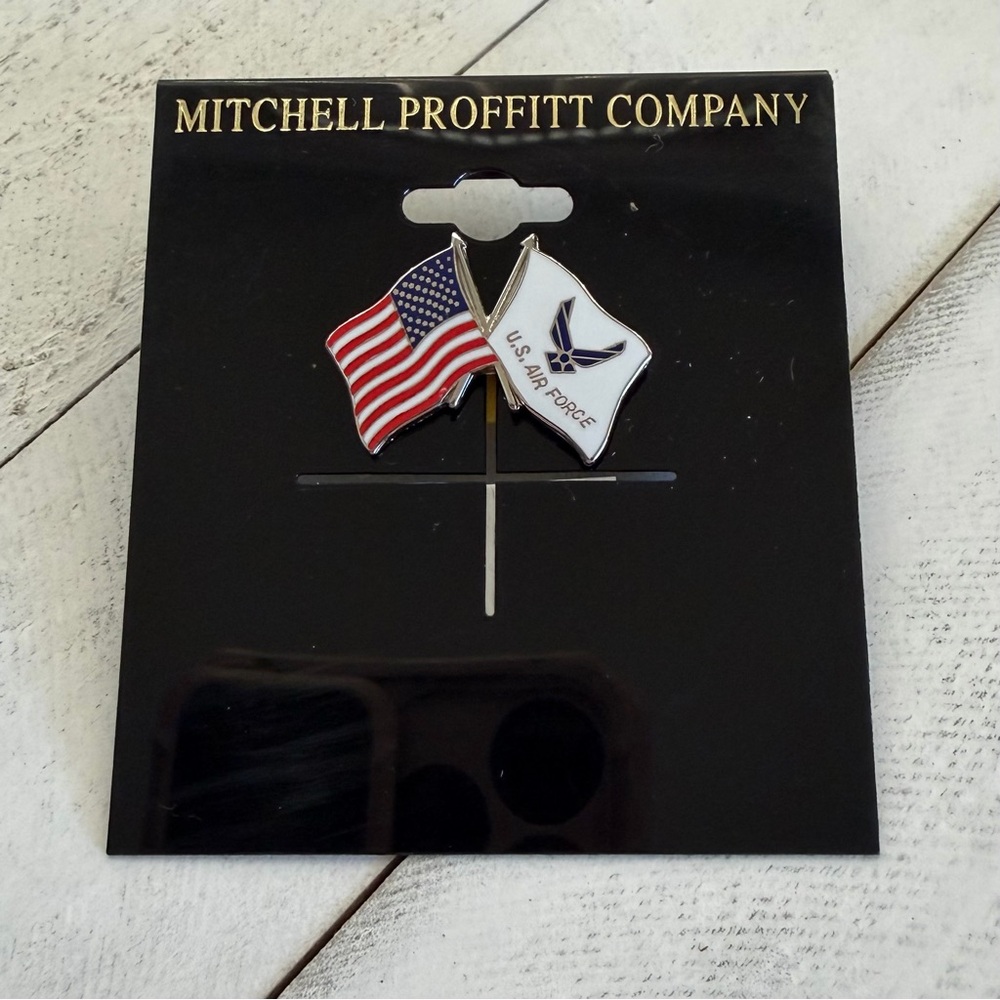 NIP Mitchell Proffitt US Air Force White & American Crossed Flags Lapel Pin 1 in